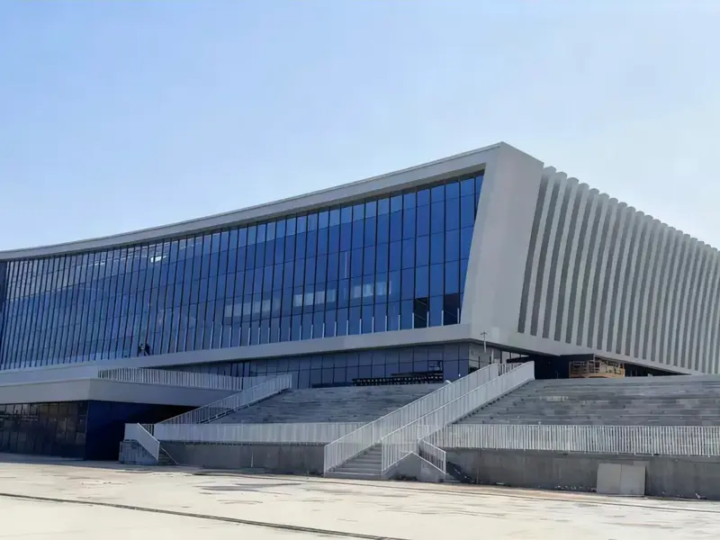 স্টিল স্ট্রাকচার স্কুল জিমনেসিয়াম